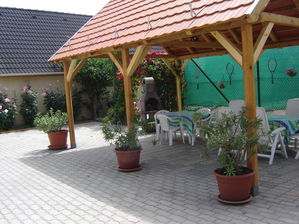 Abszolut Vendeghaz Keszthely Luaran gambar